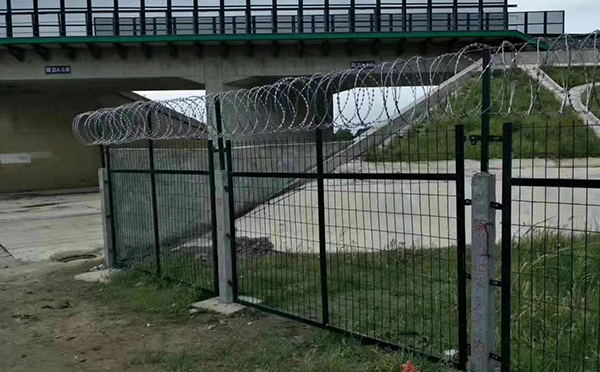 鐵路護(hù)欄網(wǎng) 鐵路護(hù)欄網(wǎng)